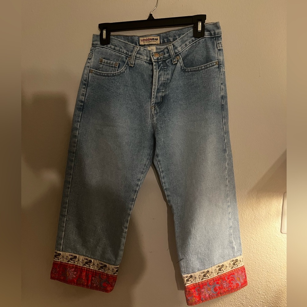 Embroidered capris